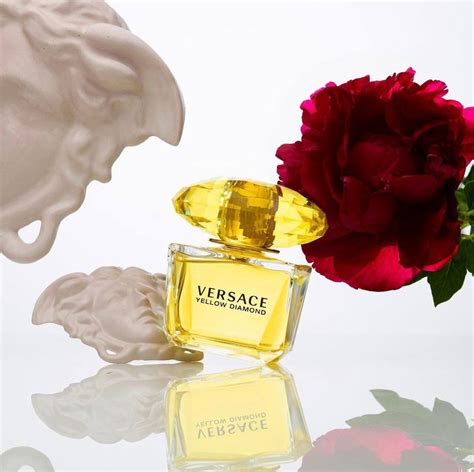 versace perfume yuzu